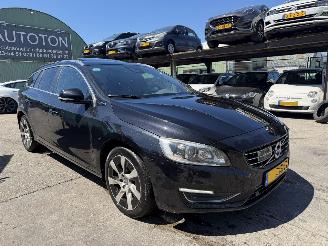 Auto incidentate Volvo V-60 2.4 D6 PHEV 158KW AWD R-Design Clima Navi Schuifdak 2014/7