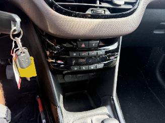 Peugeot 2008 1.2 VTI 60KW Clima Navi Led Active NAP picture 12