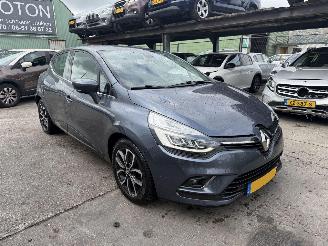 krockskadad bil auto Renault Clio 0.9 TCE 66KW Intens Clima Navi Led 5-Drs NAP 2016/12