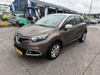 Schadeauto Renault Captur 0.9 TCE 66KW Navi Airco Led NAP 2014/4