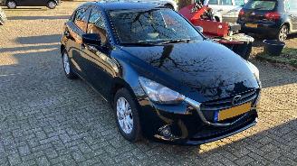 Vaurioauto  passenger cars Mazda 2 1.5 Skyactiv 2015/9