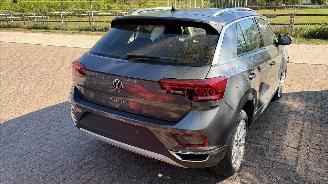 Unfallwagen Volkswagen T-Roc 1.5 AUTOMAAT 2024/6