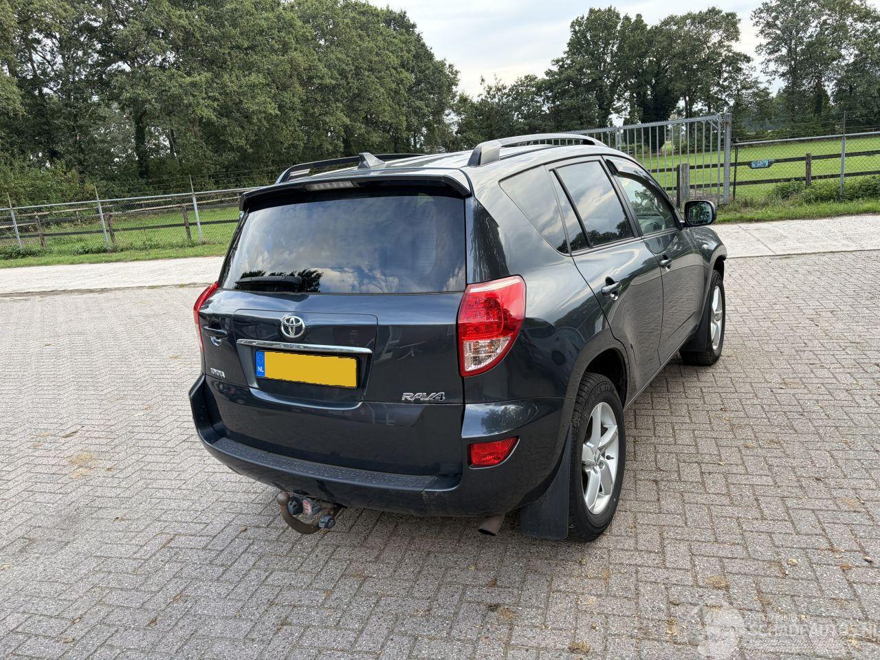Toyota  2.0 4X4 MET LEER