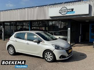 škoda osobní automobily Peugeot 208 1.2 PureTech Blue Lion Navigatie Airco Cruise 2016/11