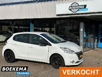 Damaged car Peugeot 208 1.2 e-VTi Active Automaat Navigatie Climate 2014/1
