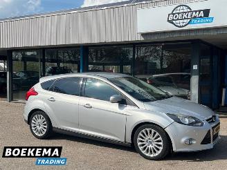 Damaged car Ford Focus 1.0 TItanium Ed. Plus Navigatie Cruise PDC 2014/6