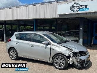 Damaged car Toyota Auris 1.8 Hybrid Executive Navigatie Climate Cruise PDC 2013/3