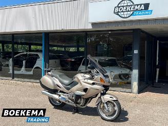 krockskadad bil auto Honda NT 650 Deauville 1998/8