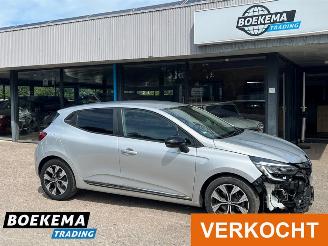 Avarii autoturisme Renault Clio 1.6 E-Tech Hybrid 145 Evolution LED Navigatie Camera Stoel-Stuurverw. 2022/10