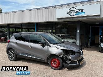 krockskadad bil auto Renault Captur 1.2 TCe Helly Hansen Automaat Navigatie Climate Cruise Camera 2015/2