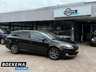 krockskadad bil auto Toyota Avensis wagon 1.8 VVTi Business Navigatie Harman Kardon Camera PDC Cruise 2013/5