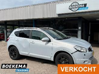 krockskadad bil auto Nissan Qashqai 2.0 Tekna Aut. Glazen dak Bose Leder Climate Cruise PDC 2011/9