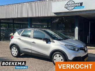 krockskadad bil auto Renault Captur 0.9 TCe Authentique Airco Cruise Trekhaak 2013/11