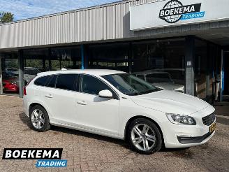 Voiture accidenté Volvo V-60 2.4 D5 Twin Engine AWD Plug in Hybrid Navi Climate Cruise 2016/12
