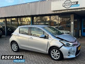 Vaurioauto  passenger cars Toyota Yaris 1.5 Full Hybrid Aspiration Navi Climate Cruise Camera 2014/1