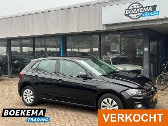 krockskadad bil auto Volkswagen Polo 1.0 TSI Comfortline Navi Carplay Cruise Airco PDC 2019/6