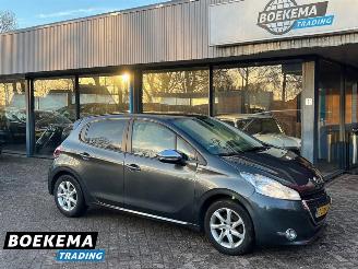 krockskadad bil auto Peugeot 208 1.2 PureTech Style Navi Climate Cruise PDC 2014/12