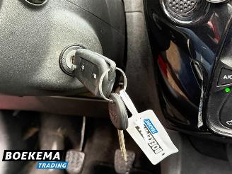 Toyota Aygo 1.0 VVT-i X-Wave Open-Dak Airco Cruise picture 22