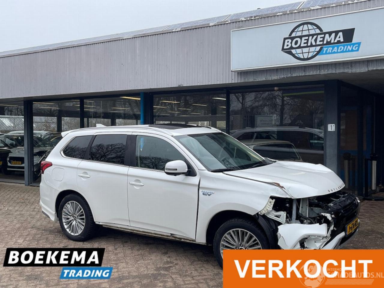Mitsubishi Outlander 2.4 PHEV Intense+ Pano Leer Stoel/Stuurverw. Navi Camera PDC