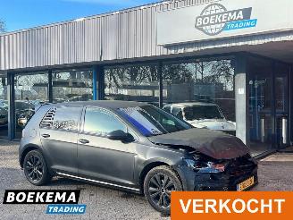 krockskadad bil auto Volkswagen Golf 1.0 TSI R-Line DSG Navigatie Climate Cruise 2018/3