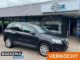 damaged passenger cars Volkswagen Tiguan 2.0 TSI Sport&Style 4Motion DSG Leer Stoelverwarming Navigatie 2010/11