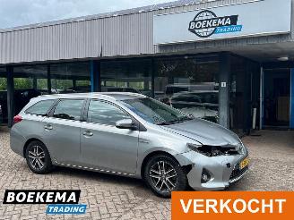 krockskadad bil auto Toyota Auris Touring Sports 1.8 Hybrid Dynamic Navigatie Cruise Climate 2013/11