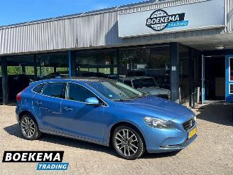 skadebil auto Volvo V-40 2.0 D4 Summum Business Glazen Dak Navigatie Cruise 2014/7