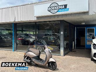 skadebil bromfiets Sym  Mio 50 Snor 2014/9