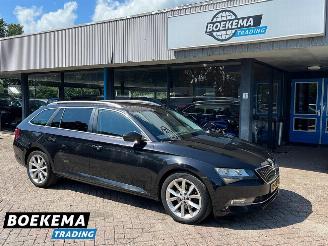 Schadeauto Skoda Superb Combi 1.8 TSI 180PK Style Business DSG CantonSound Keyless Navigatie 2017/1