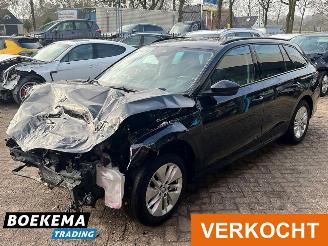 Skoda Octavia Combi 1.0 e-TSI Business Edition Navigatie Cruise Lane-Ass picture 4