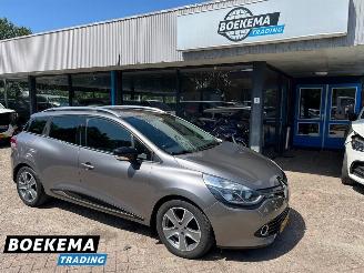 krockskadad bil auto Renault Clio Estate 1.5 dCi ECO Night&Day Navigatie Cruise PDC Trekhaak 2015/6