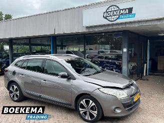 Vaurioauto  passenger cars Renault Mégane Estate 2.0 Bose Clima Cruise Trekhaak 2011/11