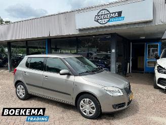 Unfallwagen Skoda Fabia 1.6-16V Ambiente Automaat Airco Stoelverwarming PDC Trekhaak 2008/10