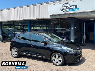 krockskadad bil auto Renault Clio 0.9 TCe Expression Navi Cruise-Control Airco 2013/9