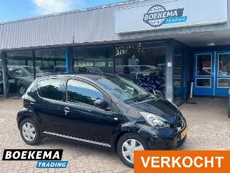 uszkodzony samochody osobowe Toyota Aygo 1.0-12V Comfort Automaat Airco 5-deurs Elektrische ramen 2010/3