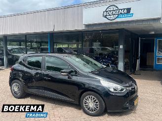 Auto incidentate Renault Clio 1.2 16V Navigatie Airco Elektrische ramen 2013/4