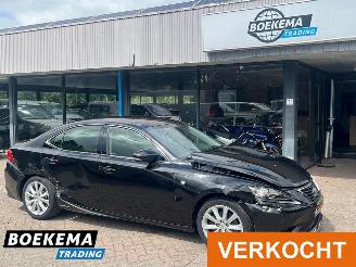 Schadeauto Lexus IS 300h 25th Edition Stoelverwarming Navigatie Parkeercamera 2016/5