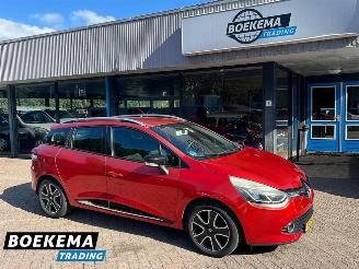 krockskadad bil auto Renault Clio Estate 0.9 TCe Expression Navigatie Cruise-Control Airco 2014/2