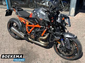 KTM  SuperDuke R 1390 picture 2