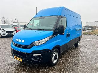 krockskadad bil bedrijf Iveco Daily 2.3 H2 Airco motor kapot 2019/8