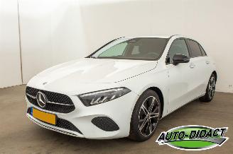 skadebil auto Mercedes A-klasse A180 Motor loopt Luxury Line Automaat Koppakking defect 2023/7