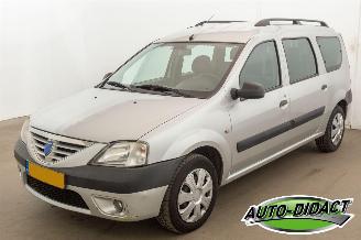 Schadeauto Dacia Logan 1.6-16V Airco Lauréate 7p. 2008/1