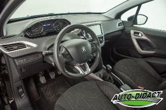 Peugeot 2008 1.2 PureTech 82.525 km Airco Navi Blue Lion picture 23