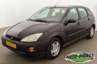 skadebil auto Ford Focus 1.4-16V Trend Airco 2001/8