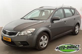 krockskadad bil auto Kia Cee d 1.4 CVVT Airco X-tra 2010/1