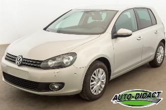 Schadeauto Volkswagen Golf 1.2 TSI Clima 2010/10