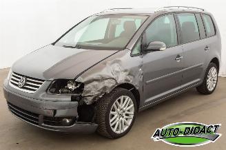 Schadeauto Volkswagen Touran 1.9 TDI Automaat 7persoons Clima 2006/7