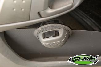 Peugeot 107 1.0-12V Airco Millesim 200 picture 11