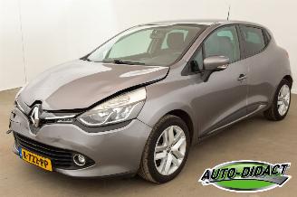 krockskadad bil auto Renault Clio 0.9 TCe Airco 2015/3
