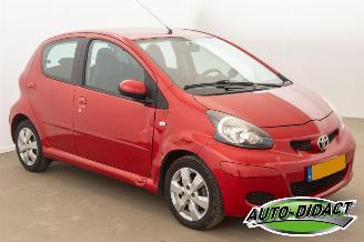 Toyota Aygo 1.0-12V Automaat Airco Aspiration Red Navigator picture 2